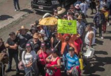 Abren puertas para concierto gratuito de Carín León en Tijuana; calor no detiene a fans