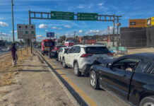 Carambola de cuatro vehículos en carretera al aeropuerto