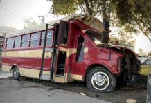 “Calafia” se impacta contra poste y termina sobre el camellón en bulevar Insurgentes