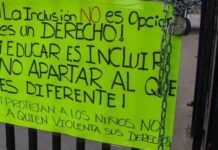 Madres de familia se manifiestan en preescolar de Tijuana; denuncian presunto maltrato y exigen cambio docente