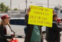 Migrantes denuncian revictimización y protestan contra la Fiscalía en Tijuana