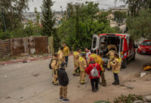 Bomberos rescatan a tres personas durante evento religioso en el Cerro Colorado