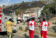 Incendio amenaza taller de carrocería en la colonia Sánchez Taboada