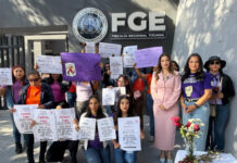 Se Manifiestan madres víctimas de Violencia Vicaria del Colectivo ante la Fiscalía y exigen atención a sus casos