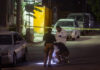 Hombre es asesinado en la Colonia Genaro Vázquez; iba llegando a su casa