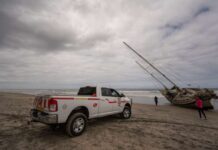 Barco de estadounidense queda atrapado en la costa de Tijuana