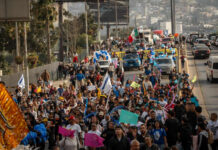 Miles participan en la Marcha por Jesús en Tijuana