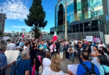 Decenas de personas se manifiestan en Tijuana para exigir la liberación del exgobernador Ernesto Ruffo Appel